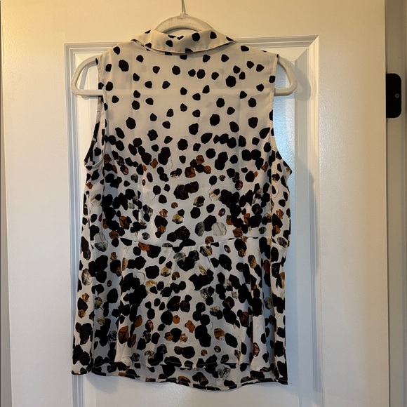 CAbi Seismic Top with subtle peplum, Medium - Picture 5 of 10